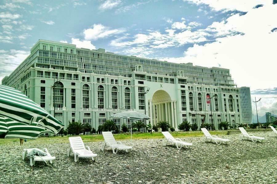 Apartments By The Sea Батумі Екстер'єр фото