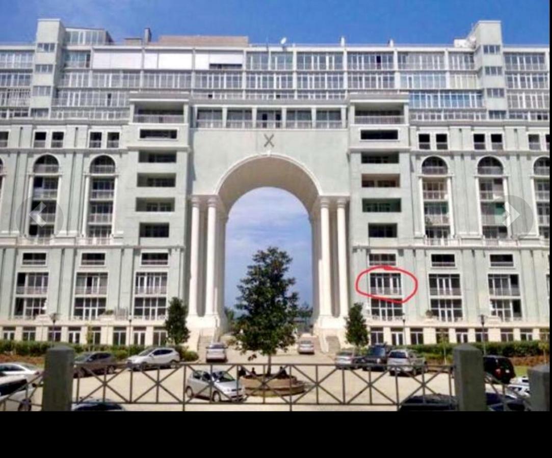 Apartments By The Sea Батумі Екстер'єр фото
